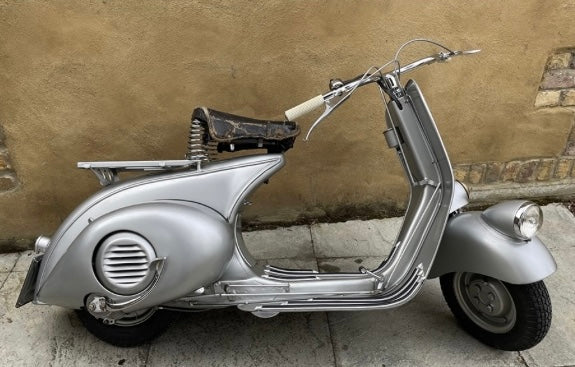 Vespa 1947/4 rare original 98 scooter with accessory speedo