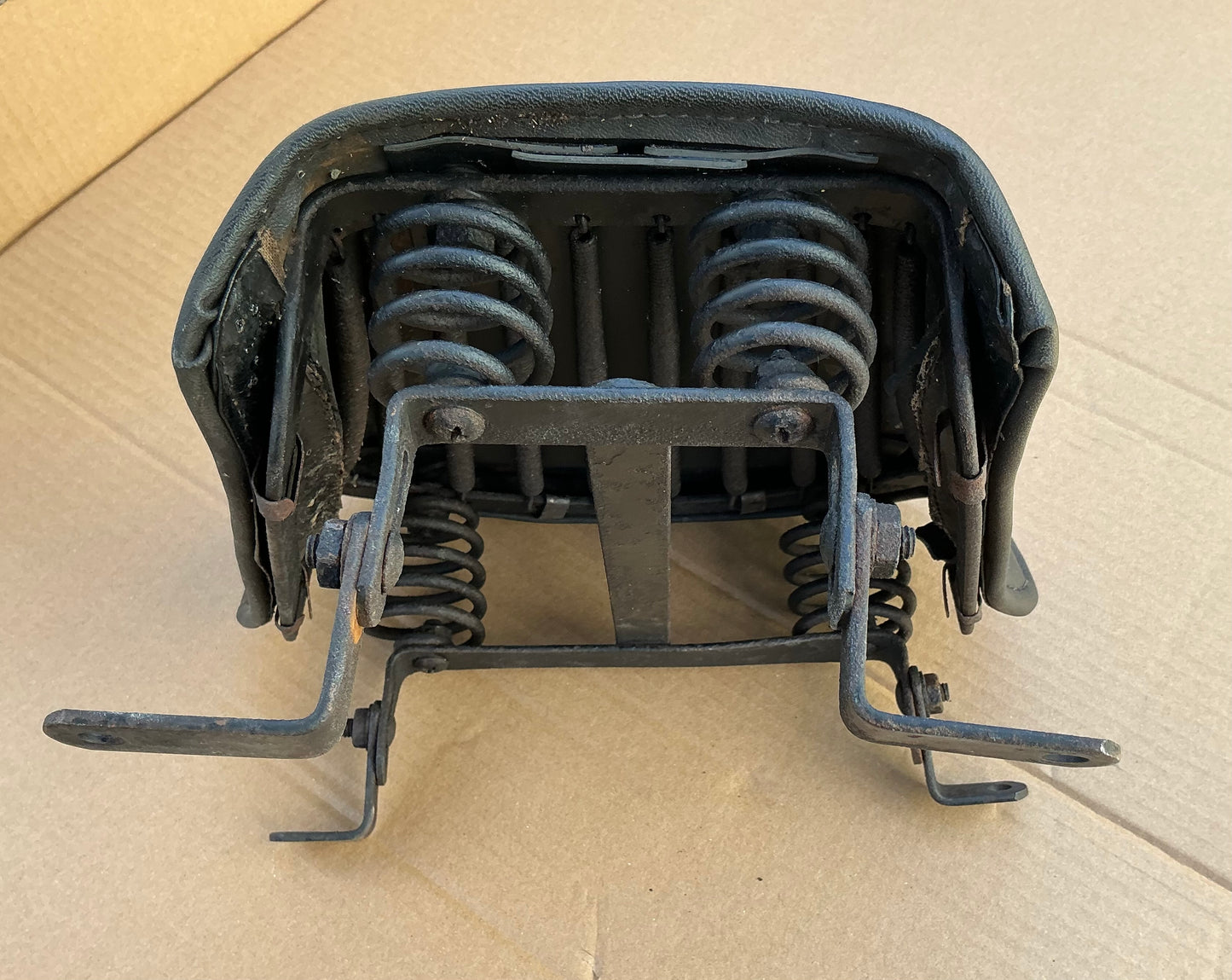 Vespa DOUGLAS original 1950s Milverton passenger seat , ROD & G models