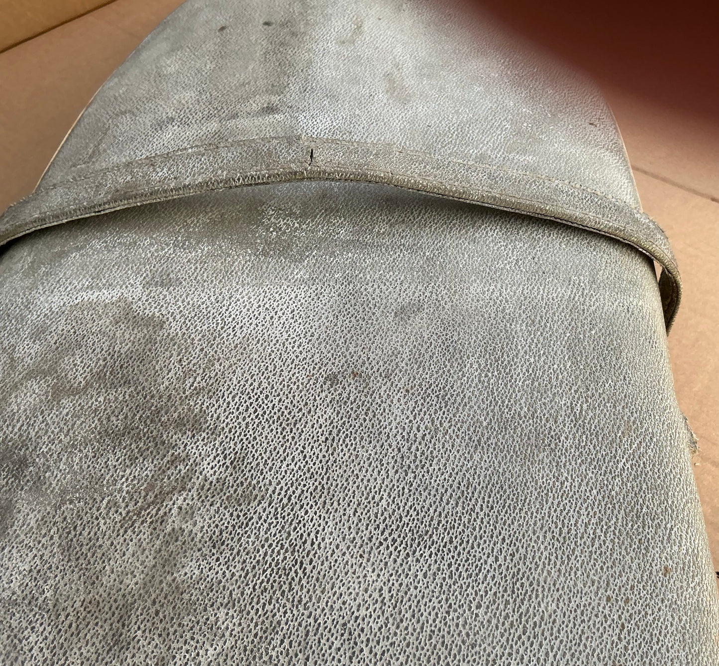 Vespa Douglas 152L2 , original used DENFIELD seat ,