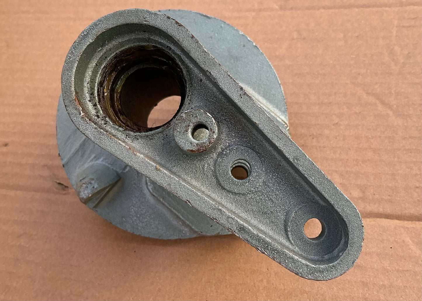 Vespa DOUGLAS NOS , ROD & G models, front hub assembly