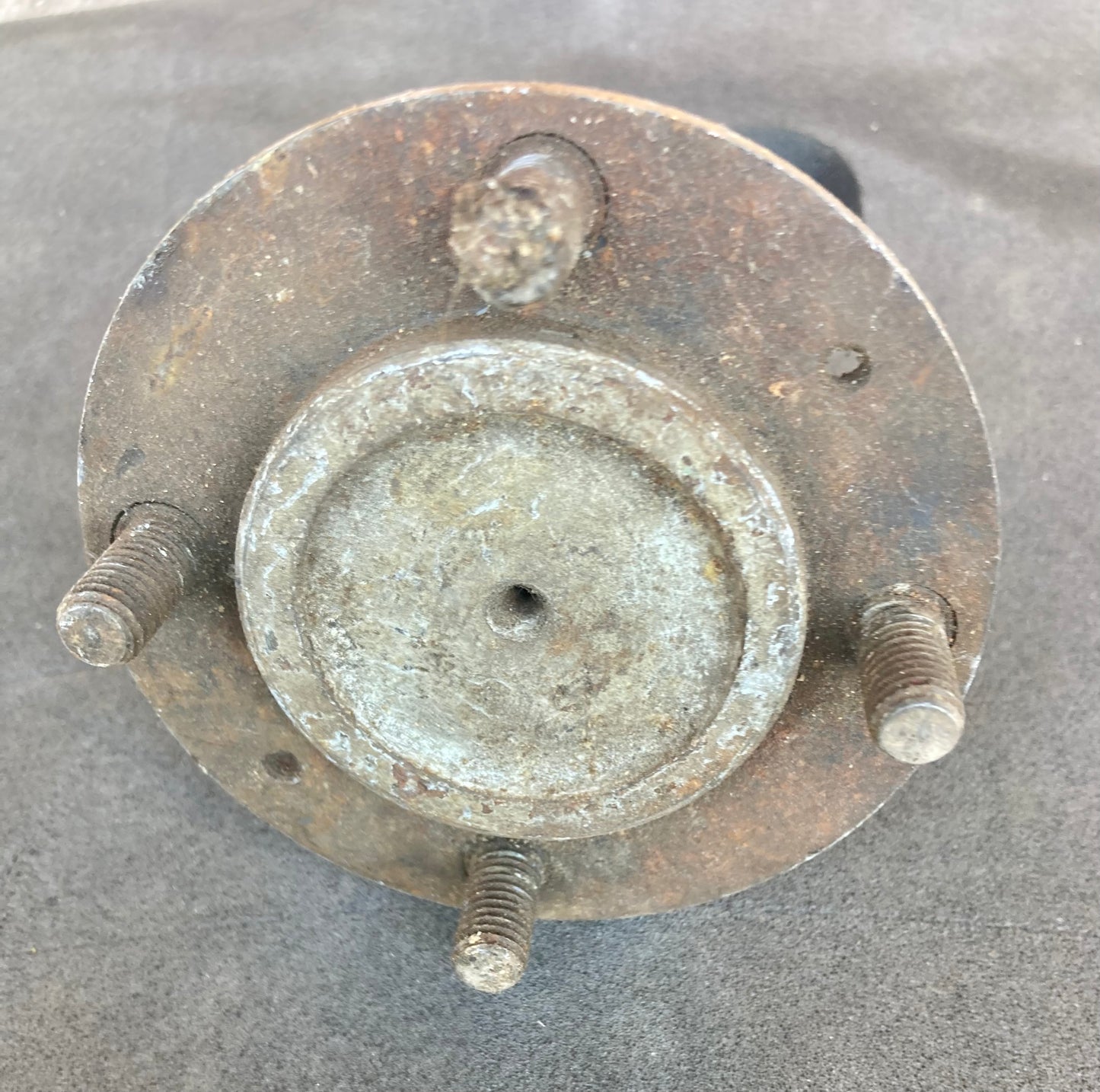 Vespa Douglas original front axle, fits ROD to 92L2