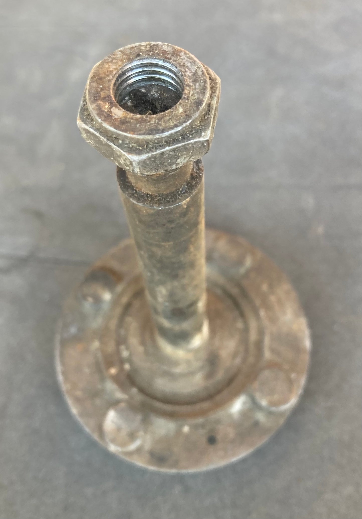 Vespa Douglas original front axle, fits ROD to 92L2