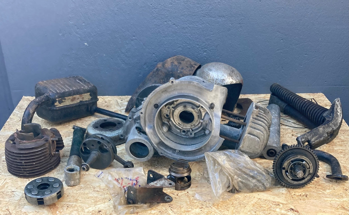Vespa Douglas GL2 model engine parts , see pics
