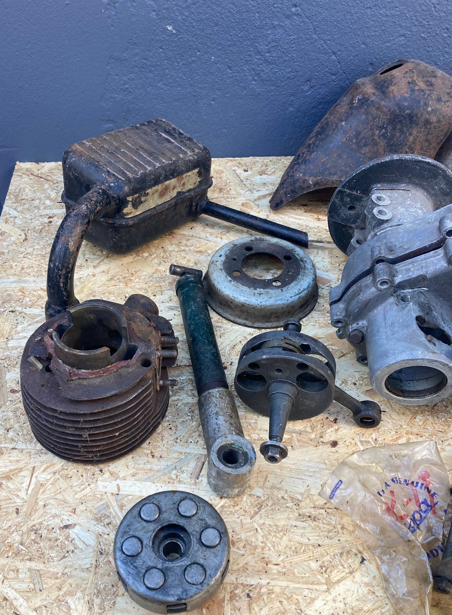 Vespa Douglas GL2 model engine parts , see pics